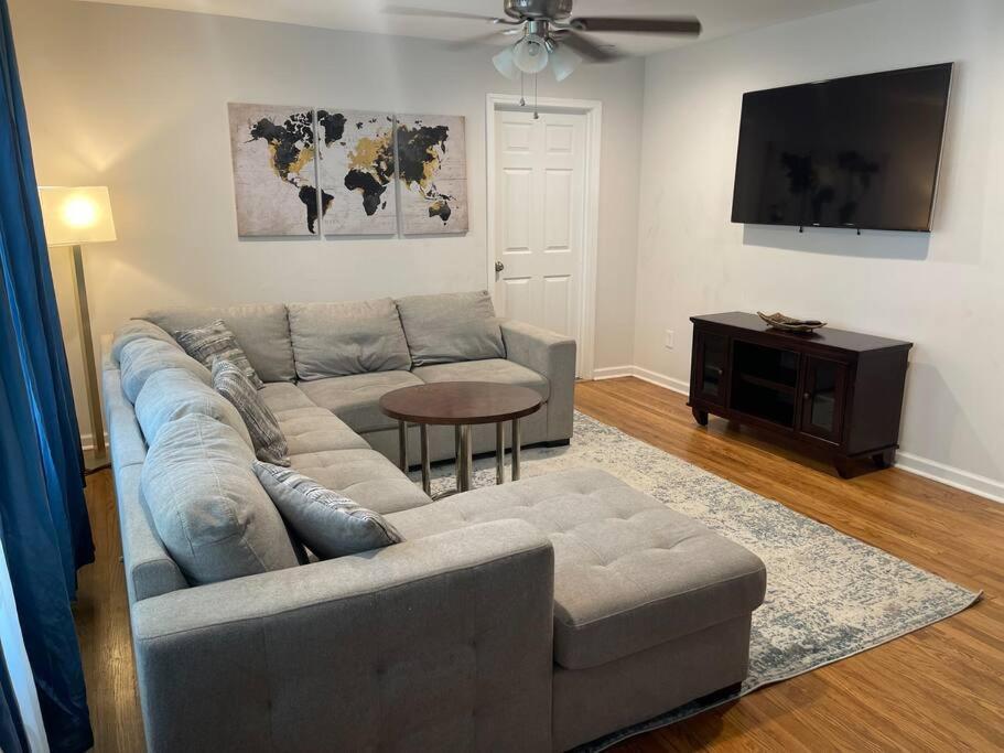 Charming 2-bedroom -quiet East Neighborhood Holiday home *